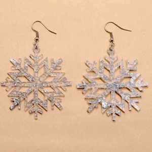 🌟 HOST PICK! 🌟 NWT Beautiful Silver Crystal, Snowflake, Drop Earrings! ❄️